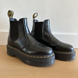 Dr. Martens 2976 Chelsea Boots